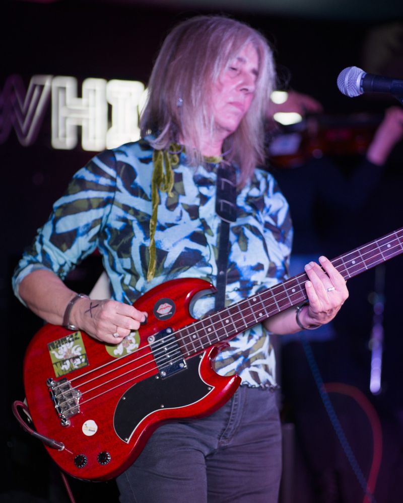 Anne-Marie Bollen playing a red bass on stage
